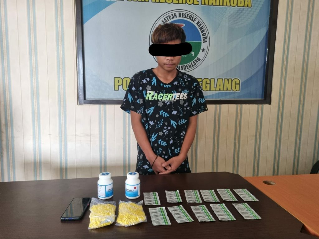 Seorang Pemuda Warga Pandeglang Beli Obat Terlarang Via Olshopee Lalu Diedarkan,Berhasil Di Ringkus Polisi