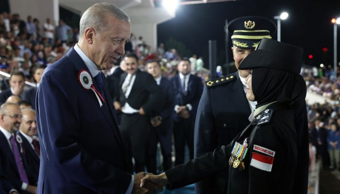 Bikin Bangga, 3 Anggota Polri Diwisuda Langsung Presiden Erdogan Usai Ikuti Pendidikan 2 Tahun di Turki