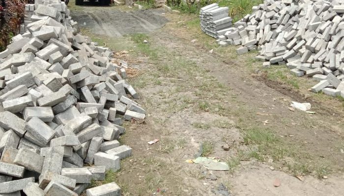 Diduga Proyek Pembangunan Jalan Paving Blok Disolear Abaikan Undang Undang KIP