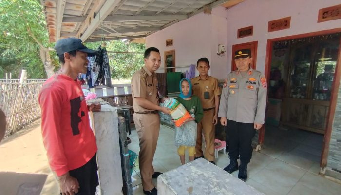 Pemkab Serang Bersama Muspika Tanara Berikan Bantuan Untuk Korban Banjir