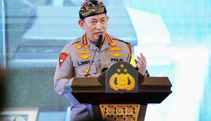 Kapolri Beri Penghargaan Casis Bintara Jari Putus Dibegal Masuk Bintara Polri