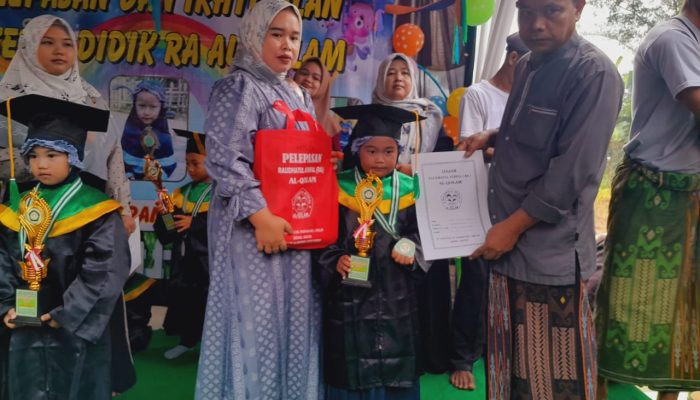 Siswa Siswi RA Al Qolam, Tampil Memukau 