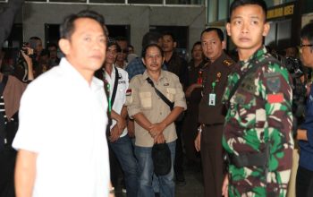 Sebanyak 20 Kepala Desa (Kades) di Kecamatan Pagar Gunung, Kabupaten Lahat terkena Operasi Tangkap Tangan (OTT) yang dilakukan oleh Kejaksaan Tinggi (Kejati) Sumatera Selatan, Kamis (24/7/2025). 20 orang kades tersebut kini masih menjalani pemeriksaan.(KOMPAS.COM/AJI YK PUTRA)