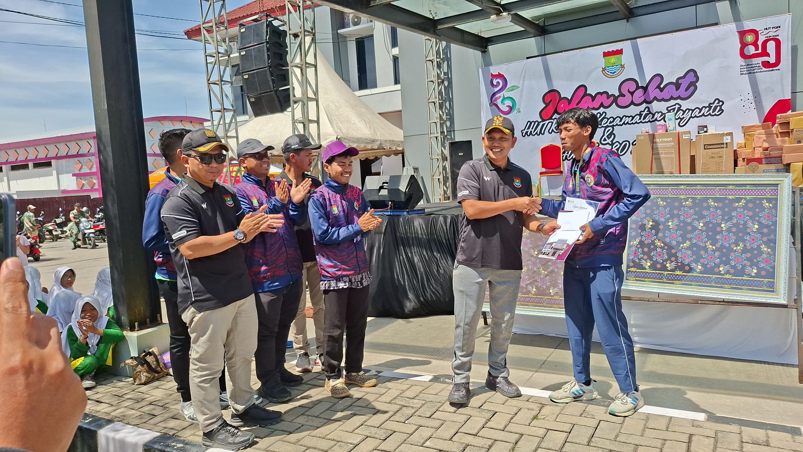 Peringati HUT Kec Jayanti, Rangkaian Acara Olah Raga Hingga Launching Batik Di Ikuti Ribuan Warga(Romi-Red) 